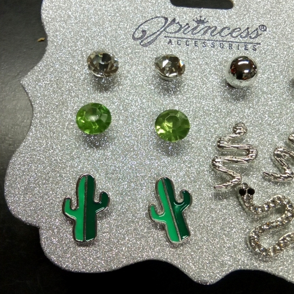 Desert Theme Stud Earrings NEW - Picture 3 of 5